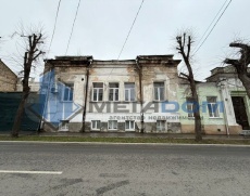 продам цокольный этаж на первой линии в центре