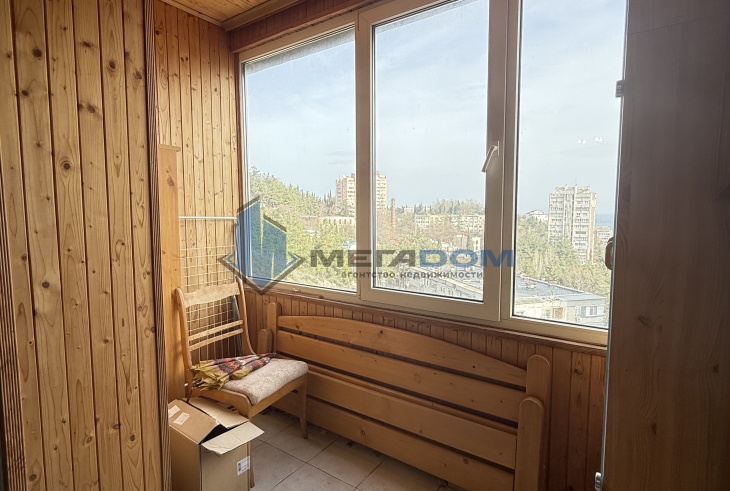 продам 3-х комнатную квартиру в партените