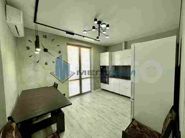 продам 2-х комнатную на суворова