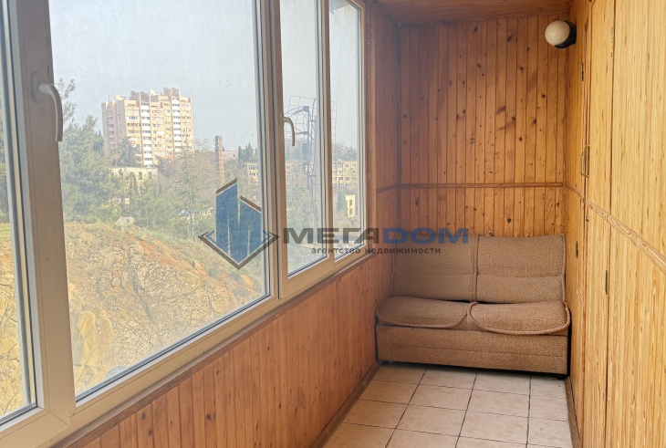 продам 3-х комнатную квартиру в партените