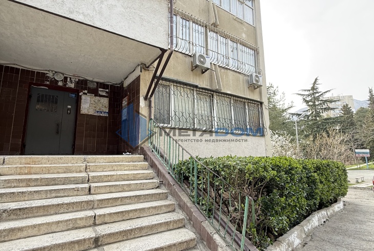 продам 3-х комнатную квартиру в партените