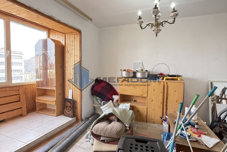 продам 3-х комнатную квартиру в партените
